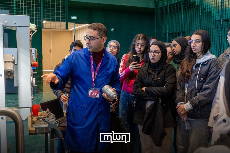 Professor at Arts et Métiers providing hands-on experience to visitors